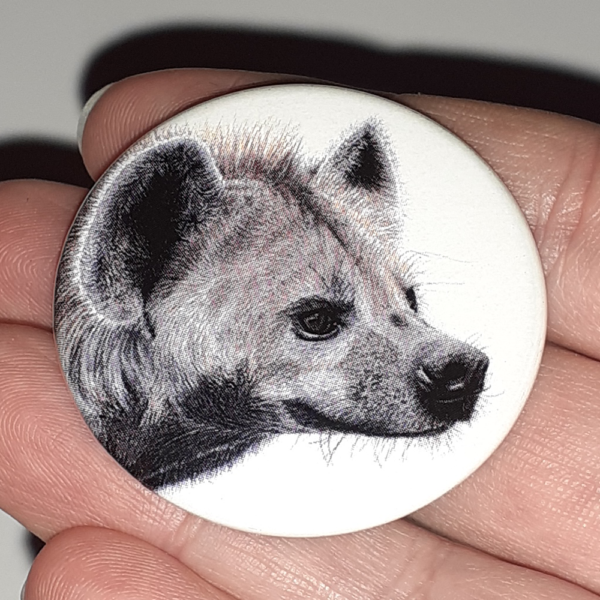 Jessy Megan badge portrait animal Hyène main